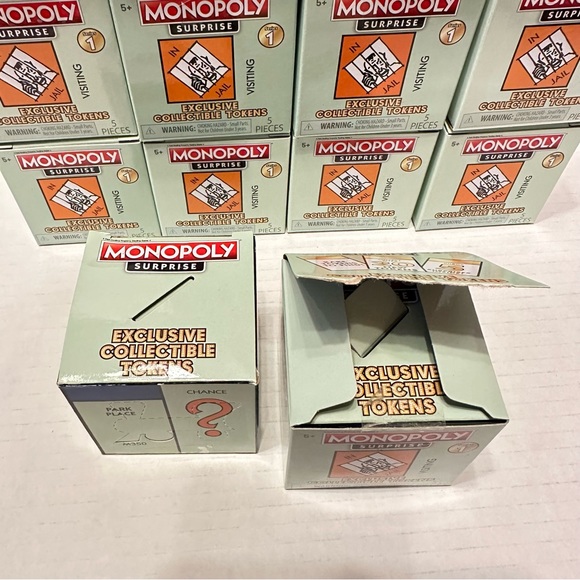 Monopoly Surprise 11 Boxes & Display Series One NEW Exclusive Collectible Tokens - Picture 4 of 8